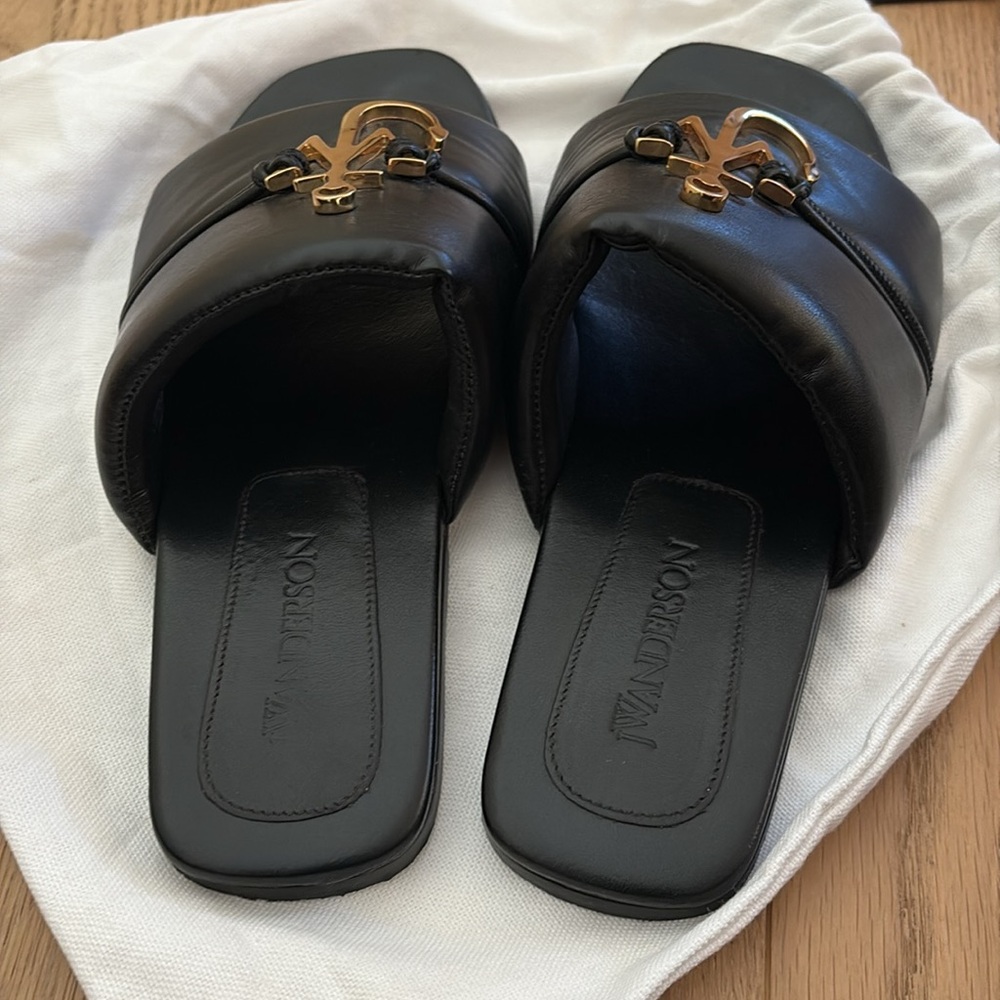 ❤️SALE❤️JW Anderson Anchor logo-embellished quilted leather slides - Picture 8 of 11